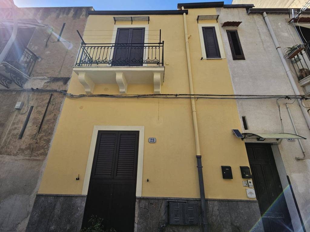 appartamento in vendita a Palermo in zona Zisa