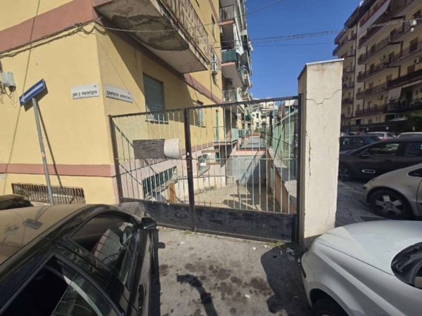 locale commerciale in vendita a Palermo in zona Montegrappa / Santa Rosalia