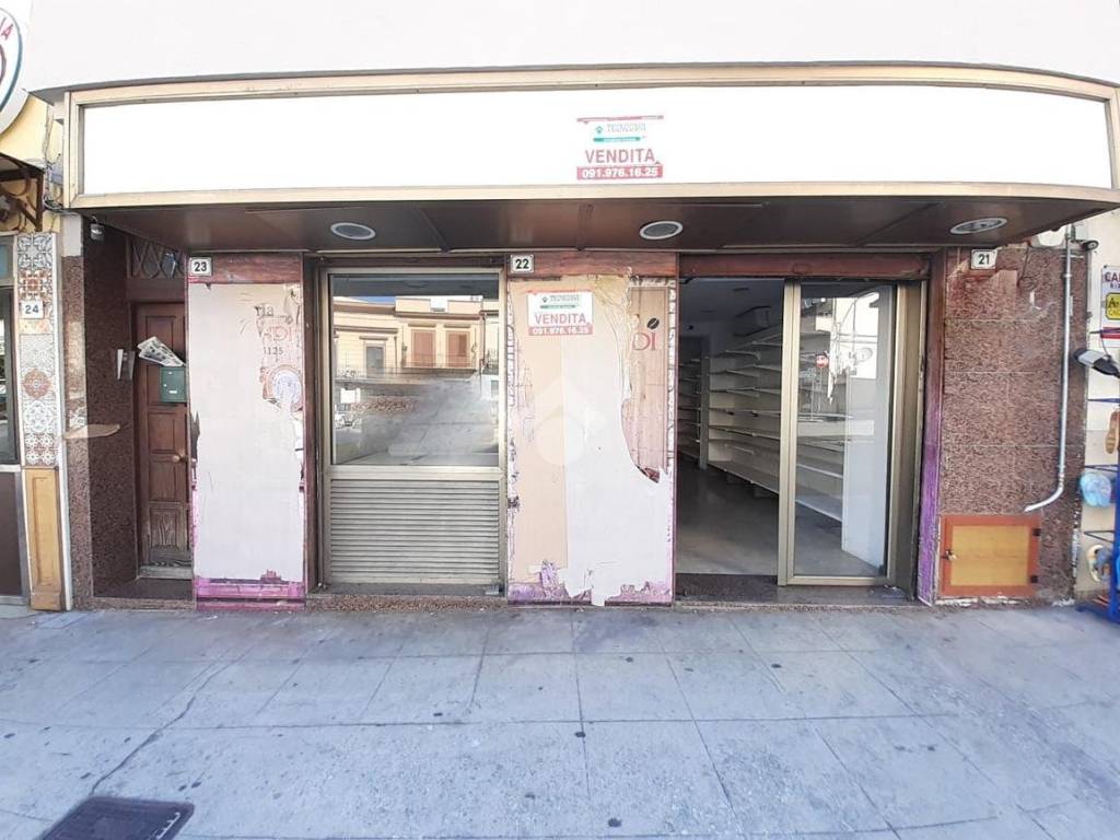 negozio in vendita a Palermo in zona San Lorenzo