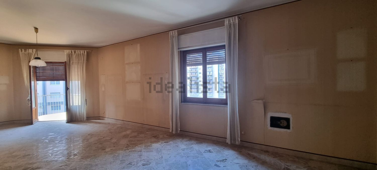 appartamento in vendita a Palermo in zona Malaspina/Palagonia