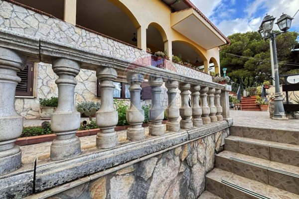 casa indipendente in vendita a Palermo in zona Borgo Nuovo