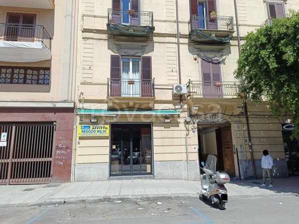 negozio in vendita a Palermo in zona Politeama