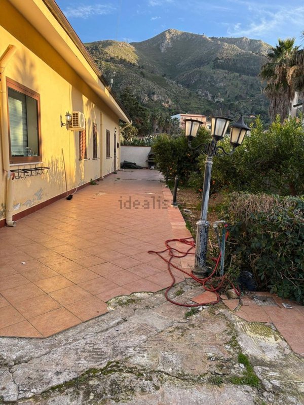 casa indipendente in vendita a Palermo in zona Montegrappa / Santa Rosalia