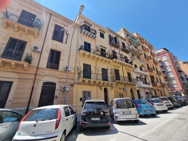 appartamento in vendita a Palermo in zona Zisa