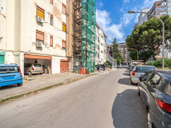locale di sgombero in vendita a Palermo in zona Altarello