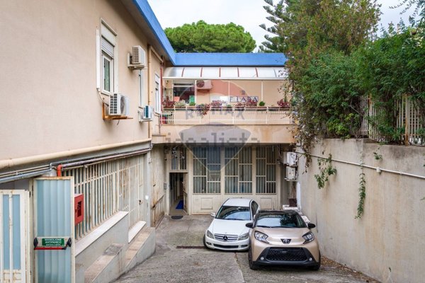 negozio in vendita a Palermo in zona Centro storico