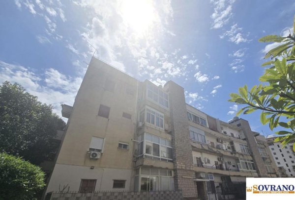 appartamento in vendita a Palermo in zona Malaspina/Palagonia