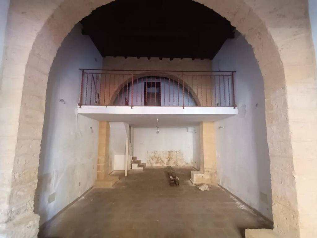 negozio in vendita a Palermo in zona Politeama