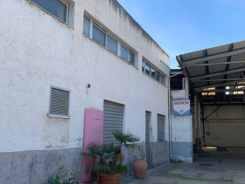 capannone in vendita a Palermo in zona Oreto