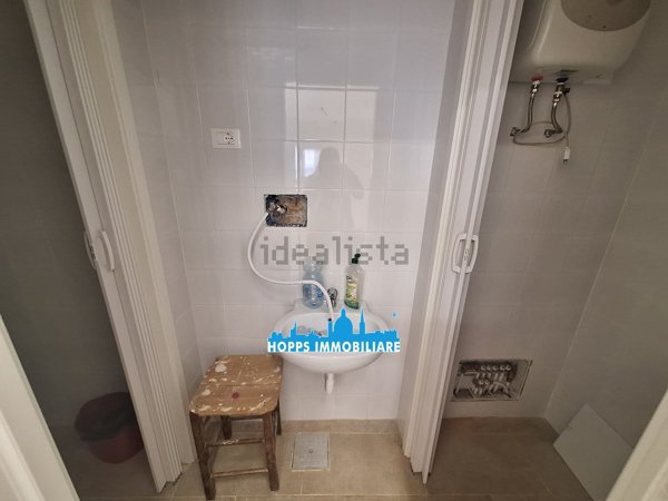 locale commerciale in vendita a Palermo in zona Mondello