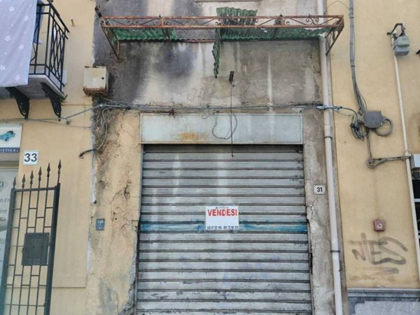 negozio in vendita a Palermo in zona Malaspina/Palagonia