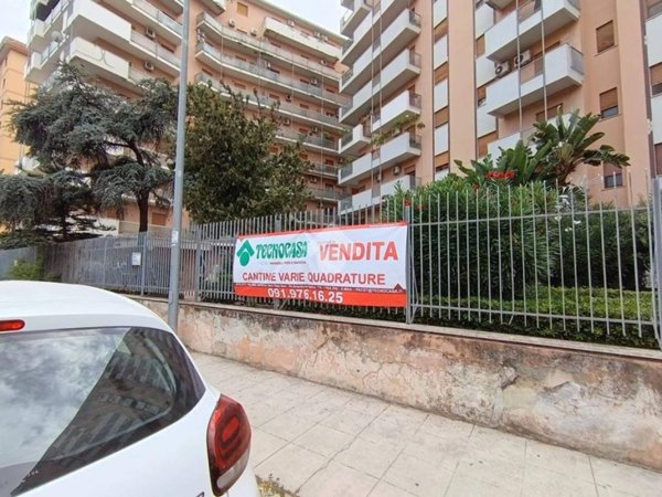 locale commerciale in vendita a Palermo in zona Uditore