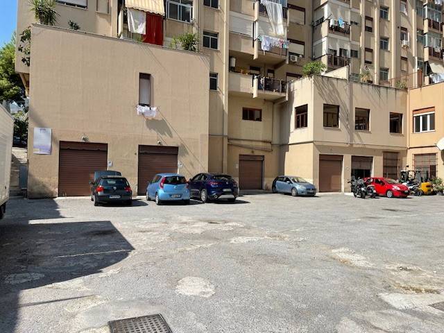 locale commerciale in vendita a Palermo in zona Altarello