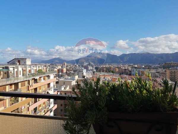 appartamento in vendita a Palermo in zona Malaspina/Palagonia
