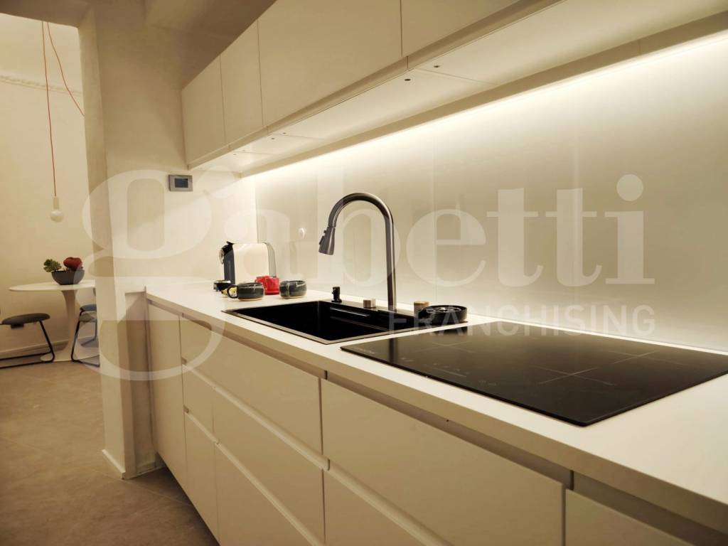 appartamento in vendita a Palermo in zona Malaspina/Palagonia