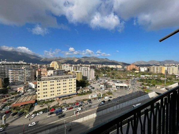 appartamento in vendita a Palermo in zona Malaspina/Palagonia
