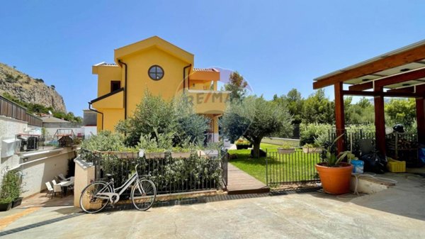 casa indipendente in vendita a Palermo in zona Mondello
