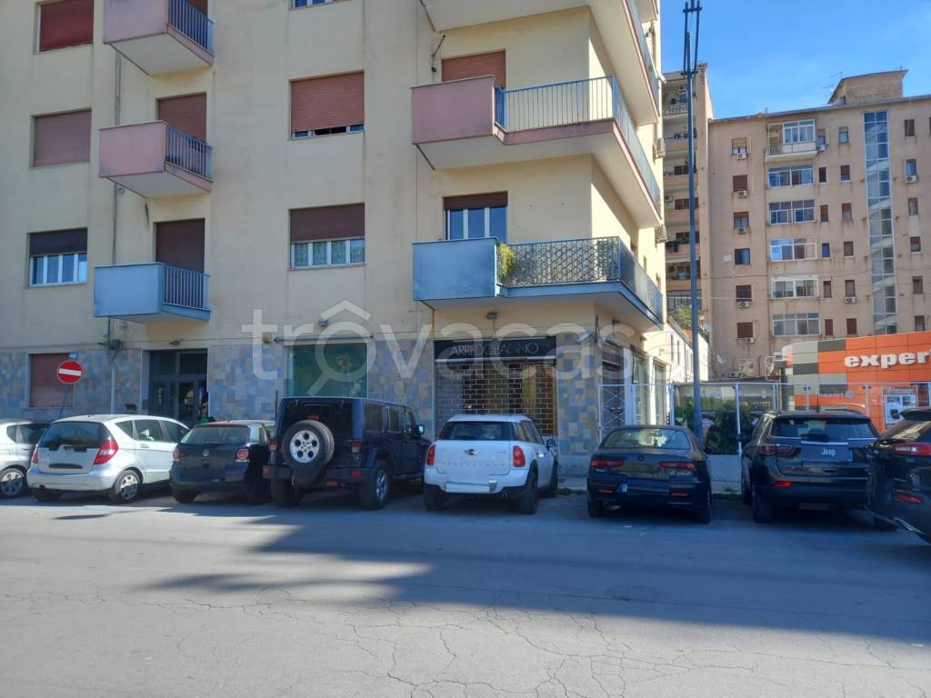 negozio in vendita a Palermo in zona Politeama