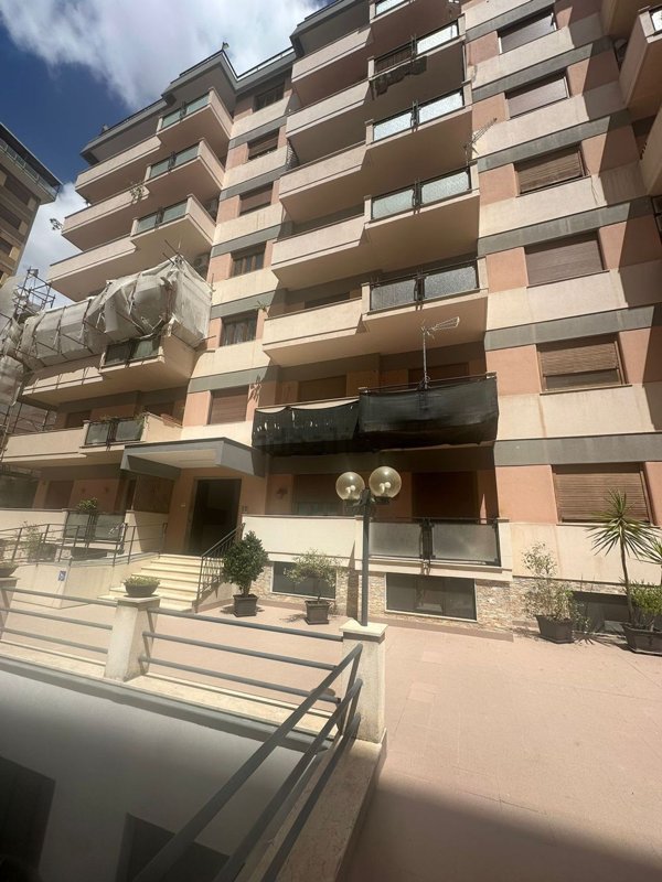 appartamento in vendita a Palermo in zona Malaspina/Palagonia