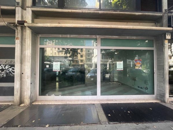 locale commerciale in vendita a Palermo in zona Libertà