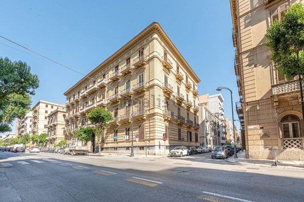 appartamento in vendita a Palermo in zona Politeama