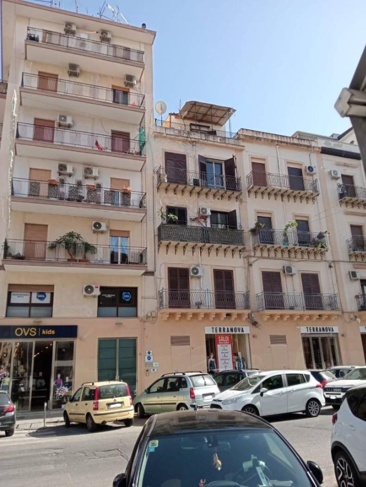 appartamento in vendita a Palermo in zona Zisa