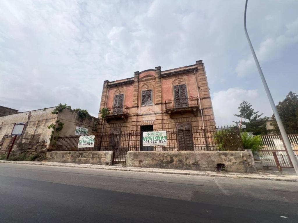 casa indipendente in vendita a Palermo in zona Croceverde