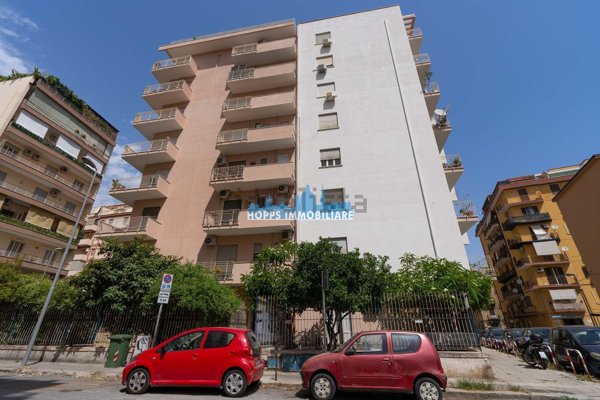 appartamento in vendita a Palermo in zona Malaspina/Palagonia