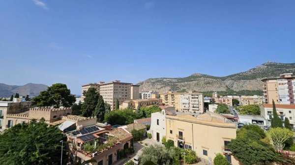 appartamento in vendita a Palermo in zona San Lorenzo