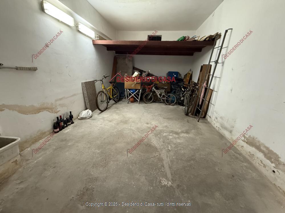 negozio in vendita a Palermo in zona Sferracavallo