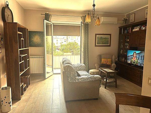 appartamento in vendita a Palermo in zona Malaspina/Palagonia