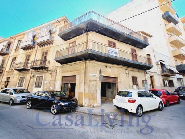 intera palazzina in vendita a Palermo in zona Montegrappa / Santa Rosalia