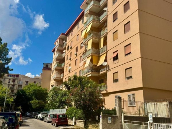 appartamento in vendita a Palermo in zona Malaspina/Palagonia