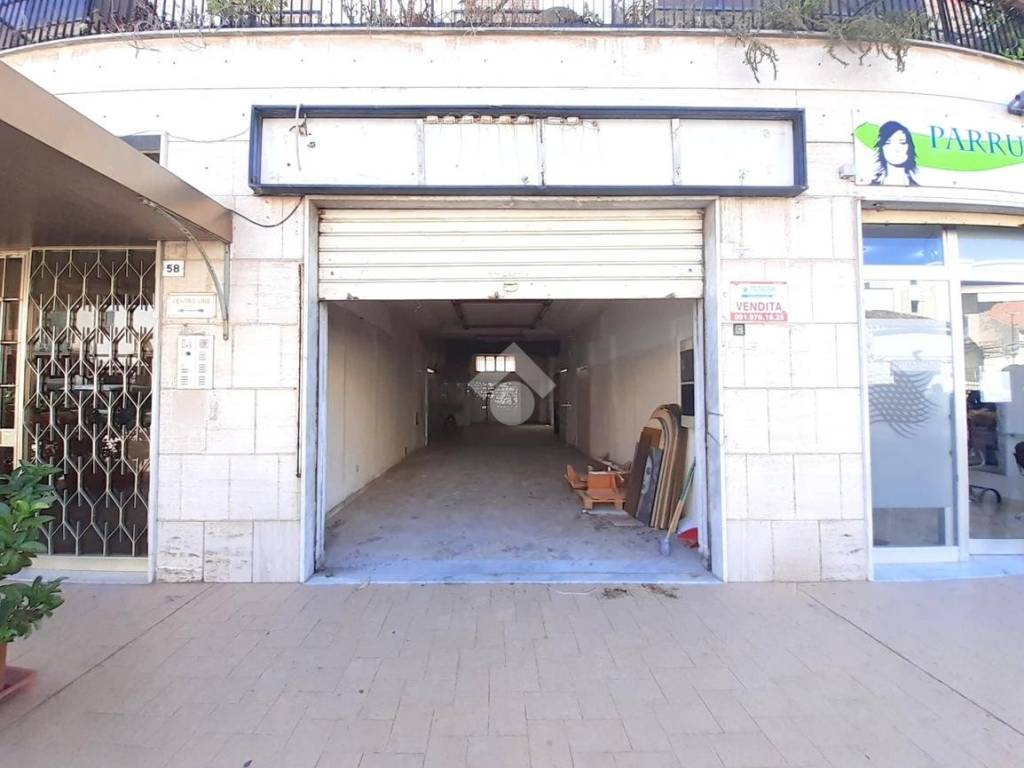 negozio in vendita a Palermo in zona San Lorenzo