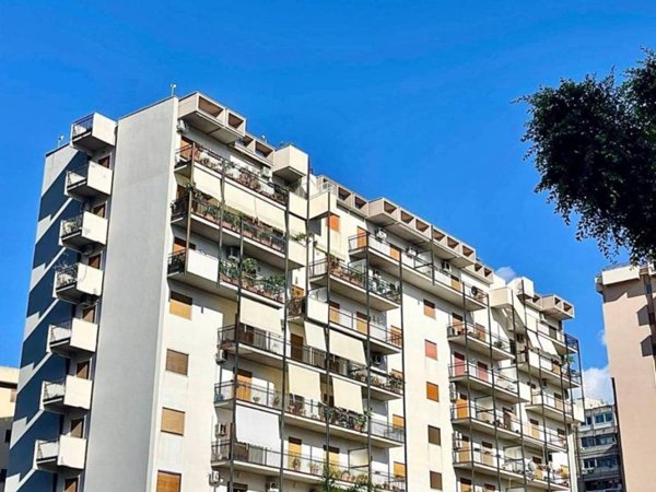 appartamento in vendita a Palermo in zona Malaspina/Palagonia