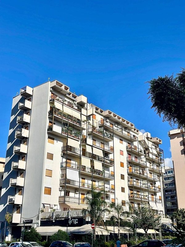appartamento in vendita a Palermo in zona Malaspina/Palagonia
