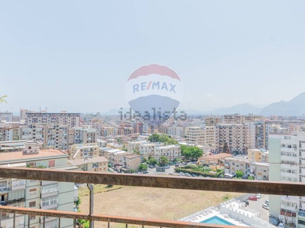 appartamento in vendita a Palermo in zona Malaspina/Palagonia