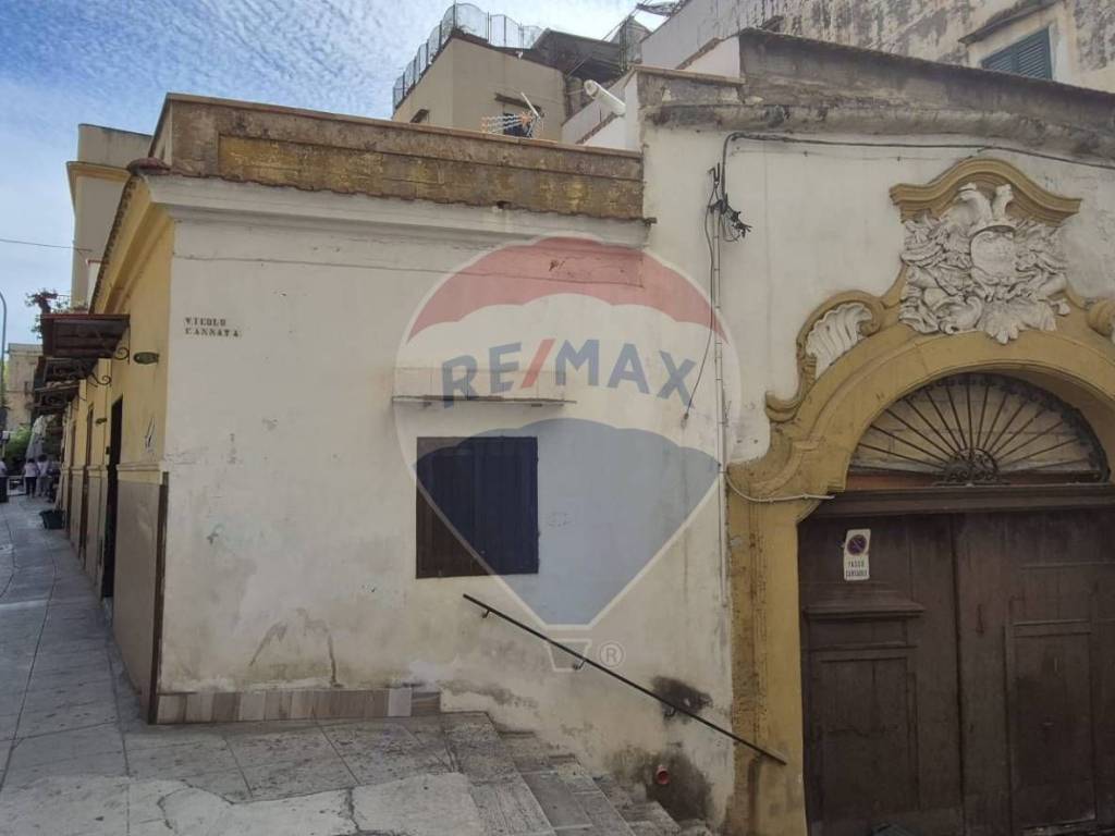 locale commerciale in vendita a Palermo in zona Zisa