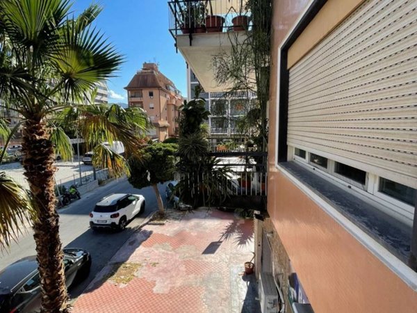 appartamento in vendita a Palermo in zona Malaspina/Palagonia