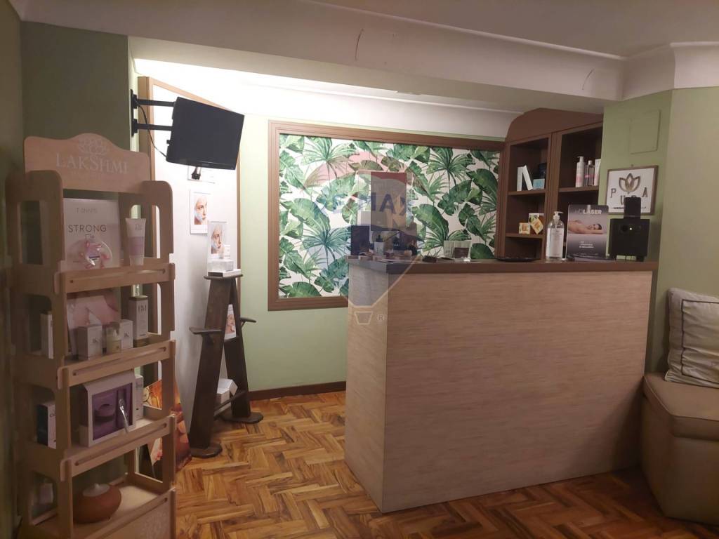 negozio in vendita a Palermo in zona Libertà