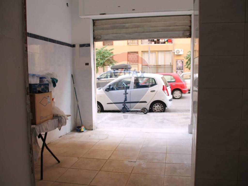 negozio in vendita a Palermo in zona Calatafimi / Cuba