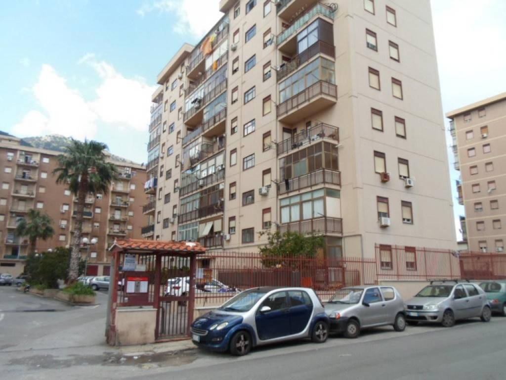 locale commerciale in vendita a Palermo in zona Tommaso Natale