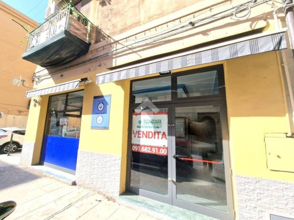 negozio in vendita a Palermo in zona Zisa