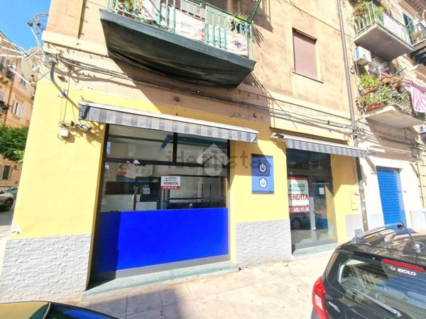 negozio in vendita a Palermo in zona Zisa