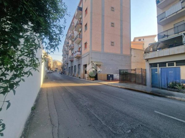ufficio in vendita a Palermo in zona Oreto