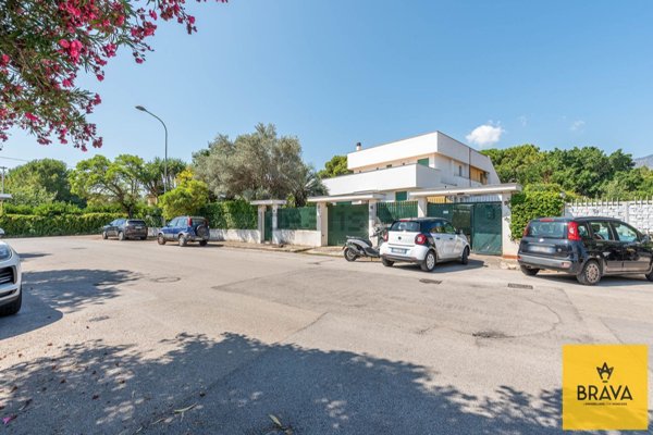 casa indipendente in vendita a Palermo in zona Mondello