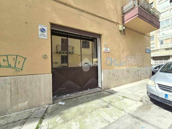 locale commerciale in vendita a Palermo in zona Malaspina/Palagonia