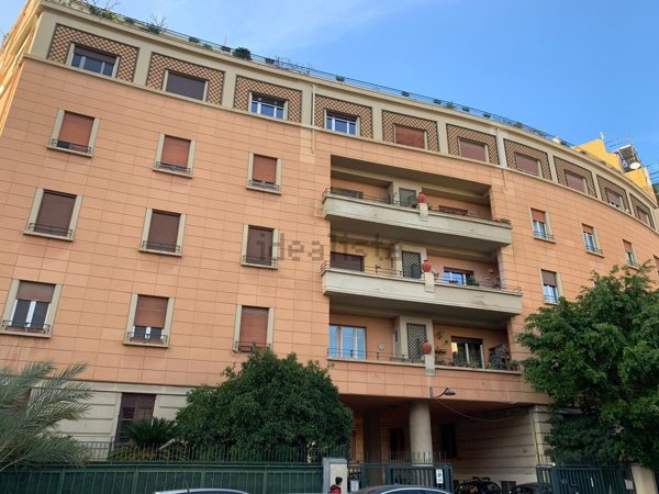 ufficio in vendita a Palermo in zona Zisa