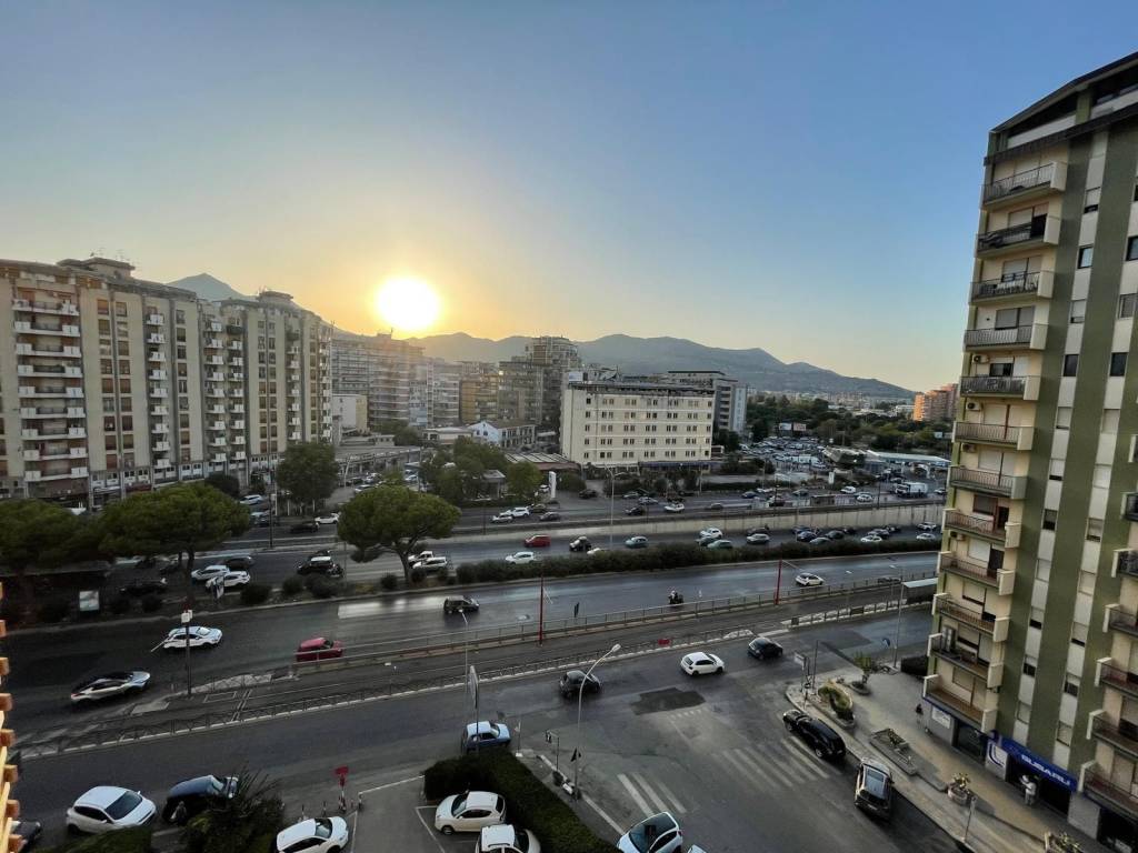 appartamento in vendita a Palermo in zona Malaspina/Palagonia