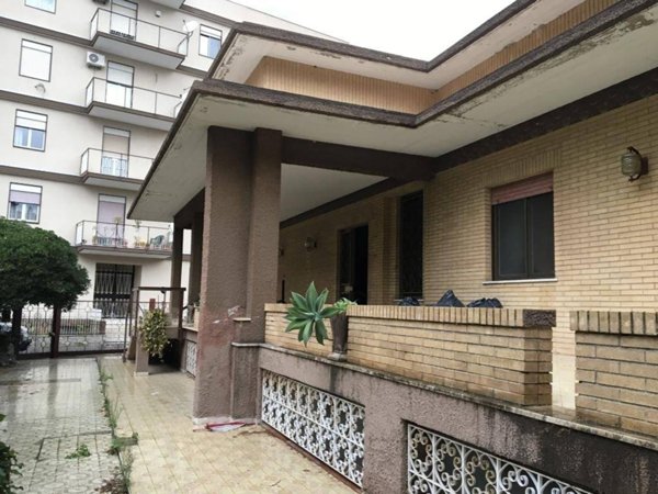 casa indipendente in vendita a Palermo in zona Partanna